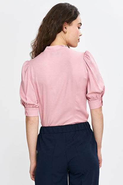 Nife elegant viscose blouse in EU sizes 36-42, highlighting the feminine elbow-length puff sleeves and regular cut.