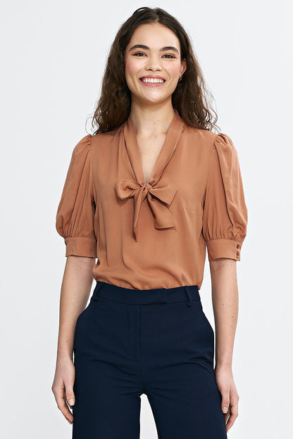 Luxury lightweight viscose blouse by Nife showcasing a refined design with decorative tying at the V-neck, perfect for elegant occasions.
