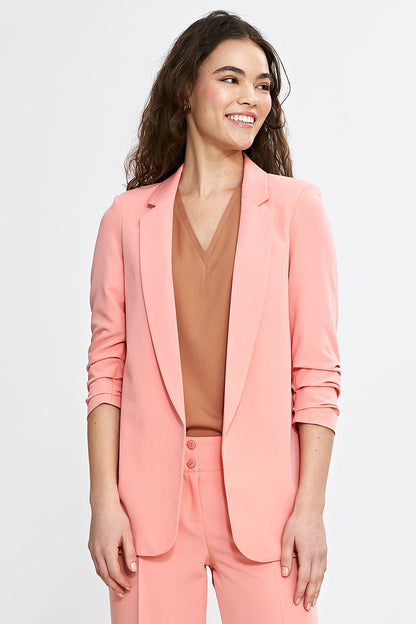 Elegant women's blazer with 3/4 sleeves and shoulder pads from Nife, featuring a loose cut and classic lapels for a sophisticated look.