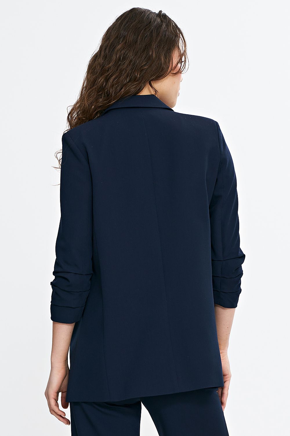 Nife elegant blazer for women reflecting a blend of classic style and contemporary flair, suitable for any occasion from casual to sophisticated.