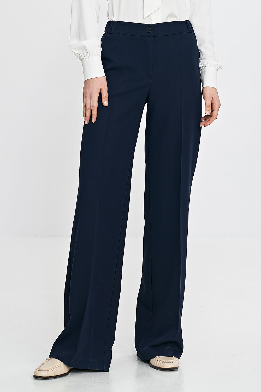 Elegant women's trousers with pressed creases by Nife, ideal for adding a touch of luxury to any outfit.