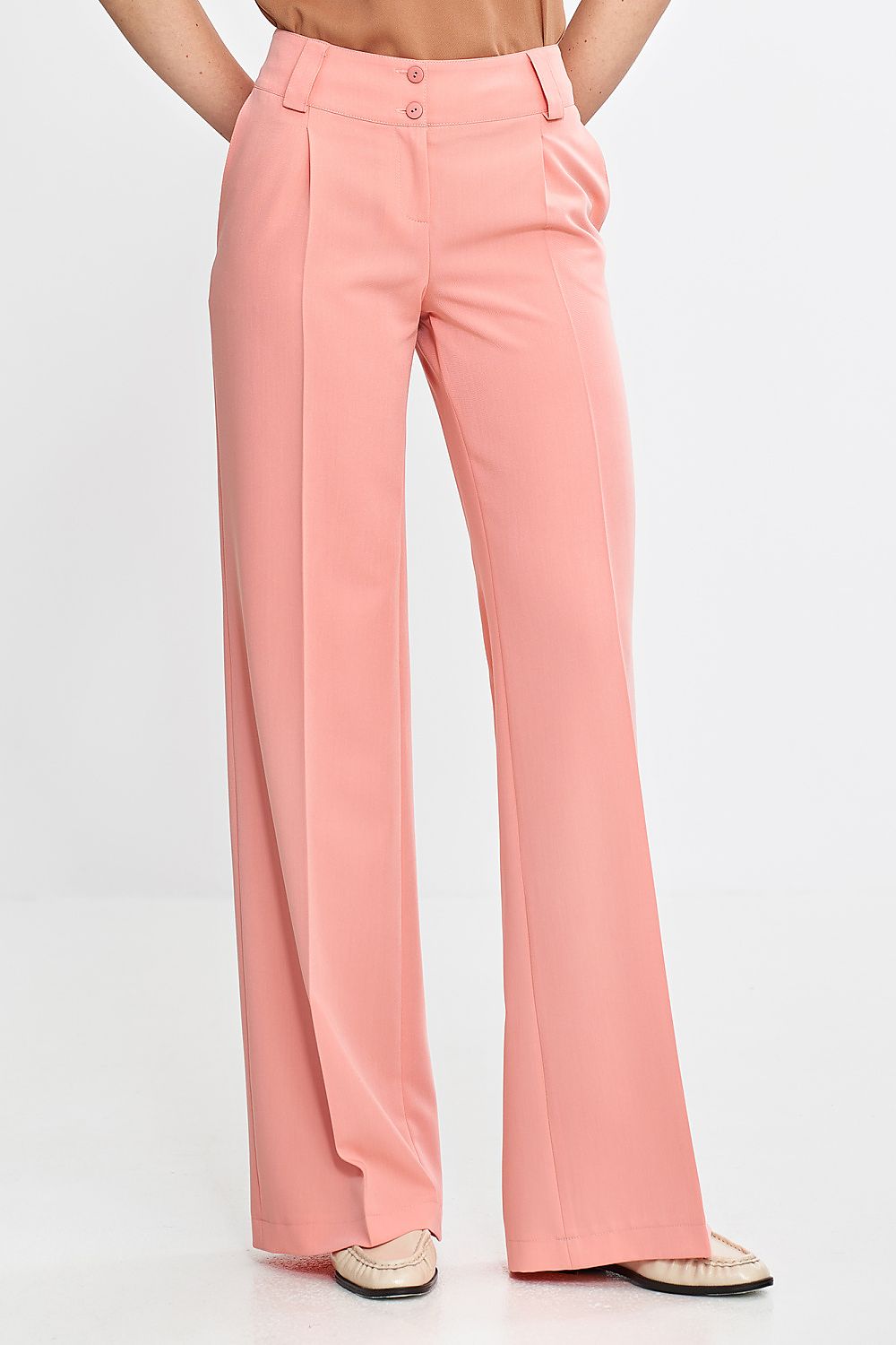 Elegant wide leg trousers for women by Nife, featuring a medium waist and sophisticated design, ideal for both casual and formal occasions.