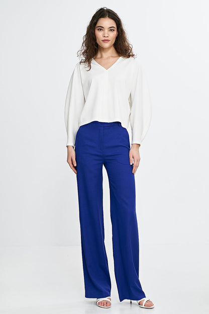 Sophisticated Nife oversized blouse in soft viscose blend, featuring a flattering V-neck and unique balloon-batwing sleeves, perfect for modern, elegant attire.