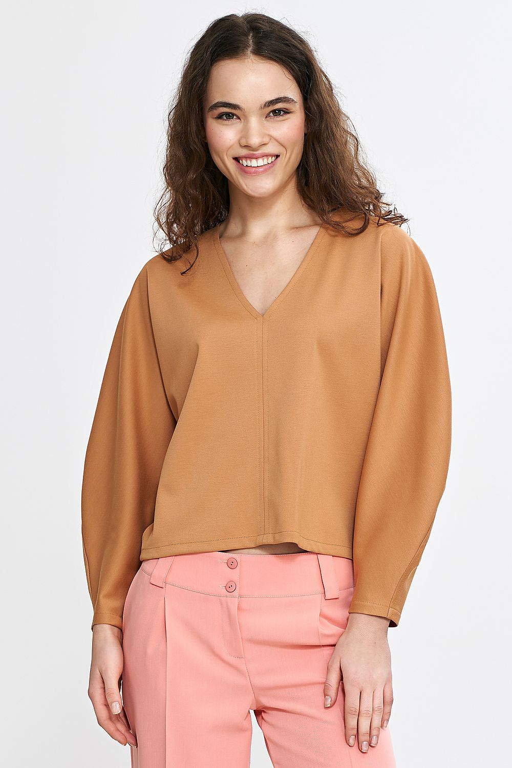 Elegant Nife oversized V-neck blouse featuring balloon and batwing sleeves in a soft viscose blend, perfect for sophisticated styling.