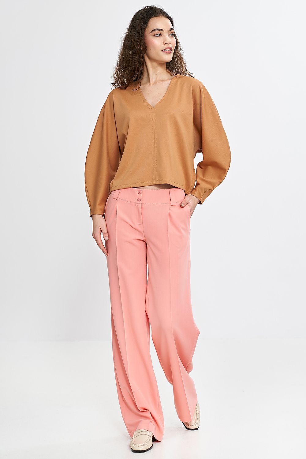 Close-up of the luxurious fabric of Nife's oversized V-neck blouse, showcasing its comfortable soft viscose blend and unique balloon sleeves.