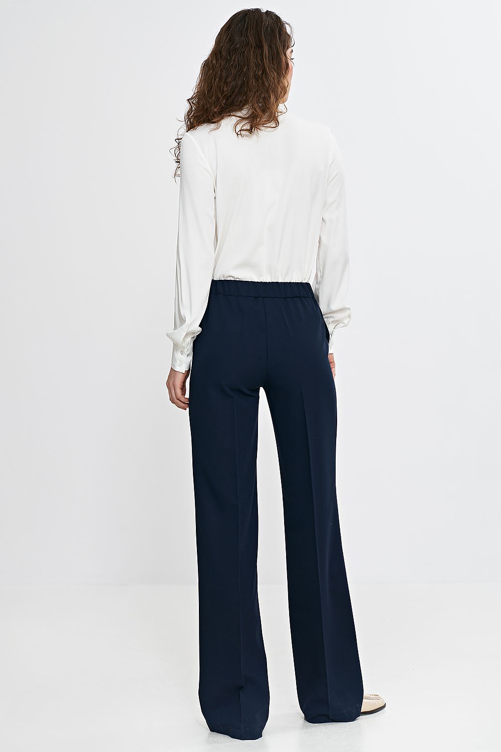 Stylish Nife viscose shirt for women showcasing a classic cut with a button closure and detailed dimensions for EU sizes 36-42.