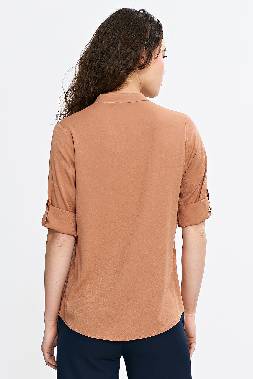 Back view of the elegant Nife viscose blouse, illustrating the refined cut and feminine silhouette, designed for sizes EU 36-42, suitable for any occasion.