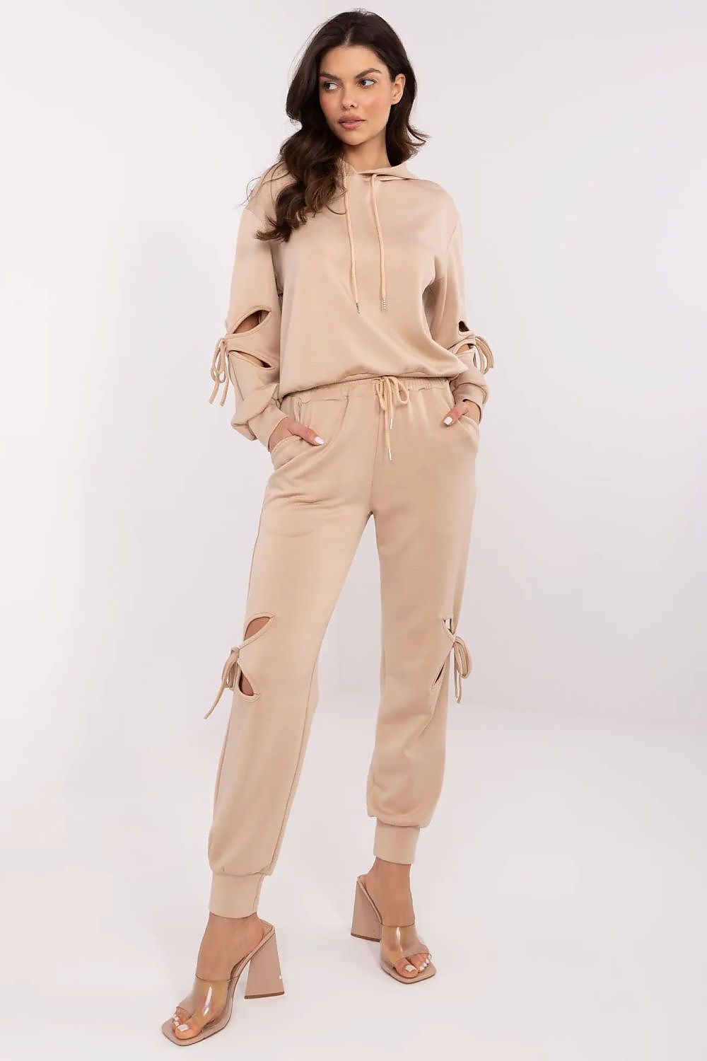 Elegant high-waisted pants from NM, designed for women with slip side pockets and cuffs at the ankles, perfect for everyday wear.