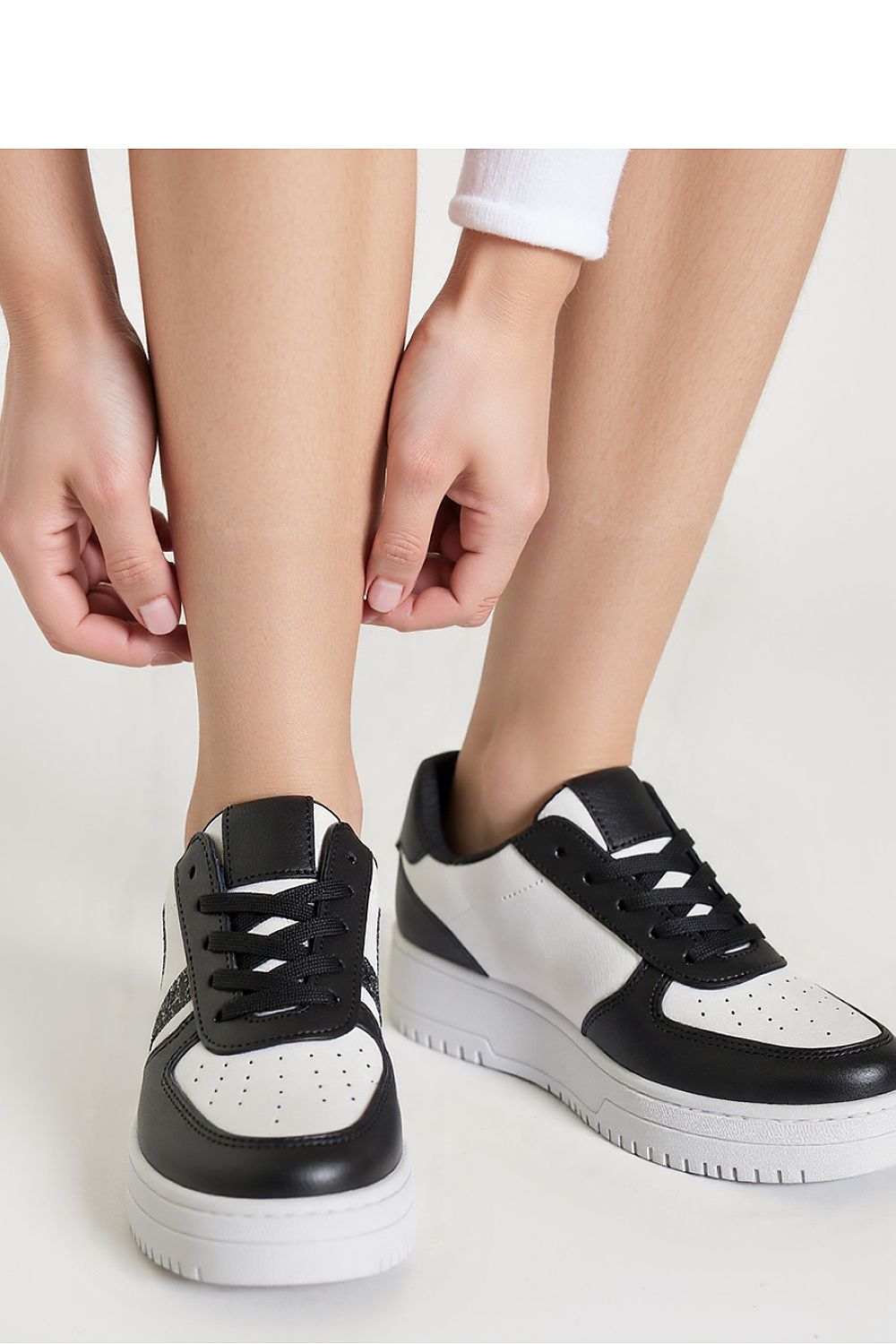 Inello LORENEX Black Sneakers with a refined silhouette and rubber sole, blending sophistication and comfort for everyday elegance.