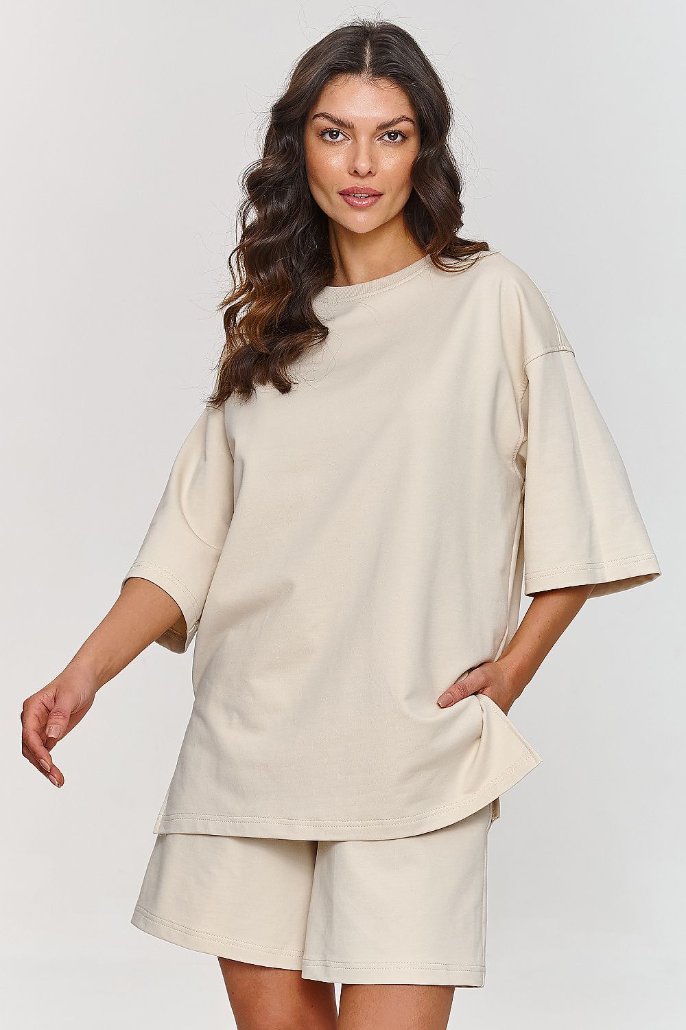 Luxury comfortable beige tracksuit set featuring an oversized t-shirt and shorts, perfect for women, by Makadamia.