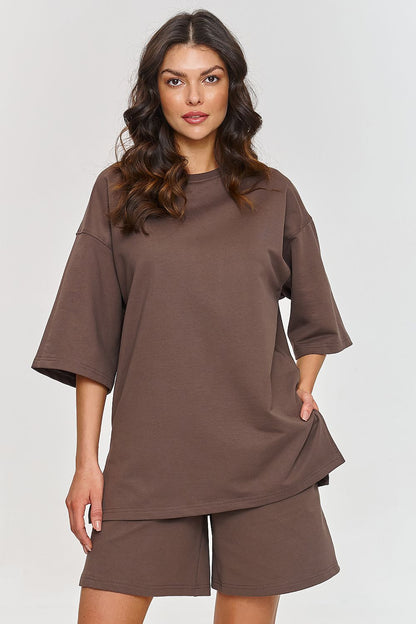 Chic brown tracksuit set for women from Makadamia, composed of an oversized t-shirt and matching shorts, exemplifying luxury comfort for everyday wear.
