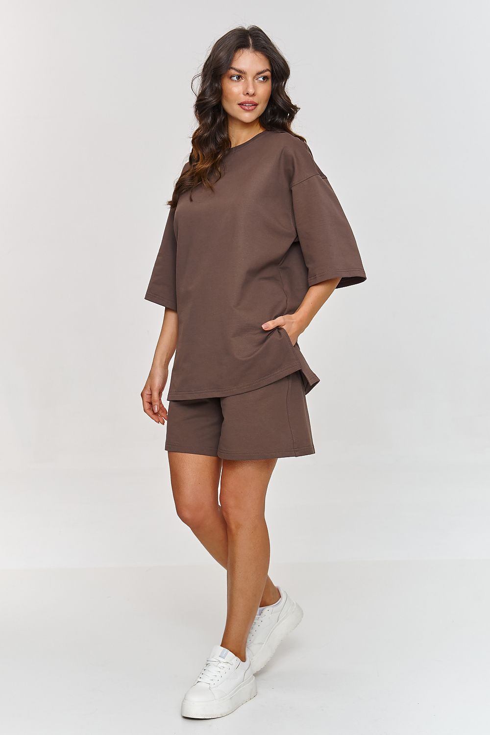 Sophisticated brown tracksuit set for women by Makadamia, featuring a relaxed fit t-shirt and shorts, ideal for stylish casual and athletic occasions.