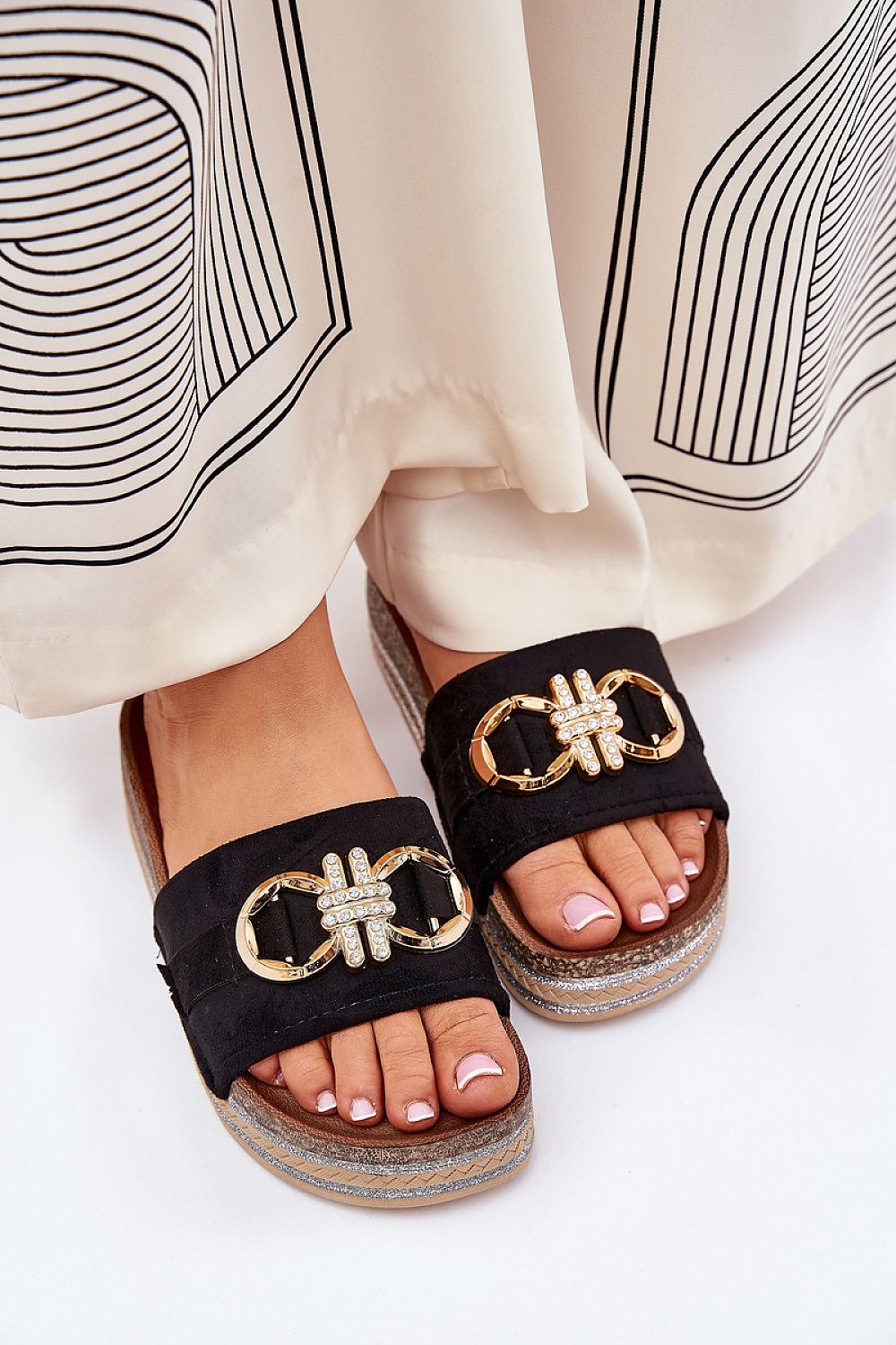 Sophisticated platform sandals adorned with elegant golden details by Step in Style, ideal for enhancing summer looks.