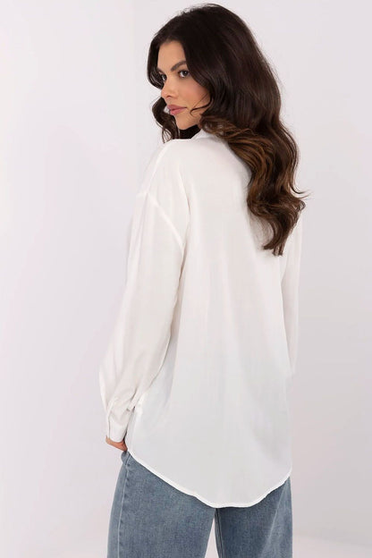 Back view of NM's elegant women's white shirt, highlighting the soft fabric and classic design, perfect for a refined and luxurious wardrobe.