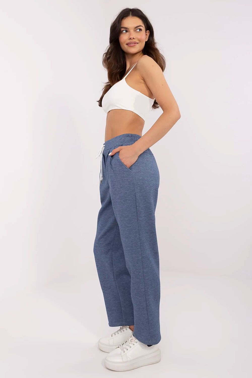 Side profile of high waist tracksuit trousers by Italy Moda, illustrating a blend of casual elegance with side pockets and a relaxed fit, perfect for versatile styling.