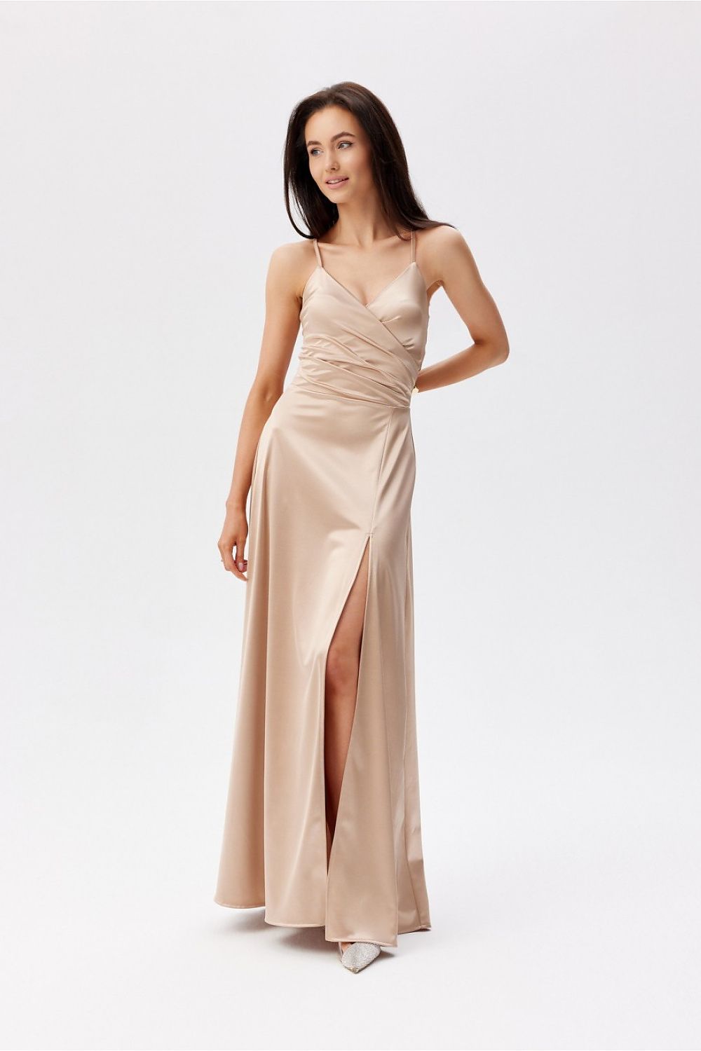 Sophisticated beige maxi dress from Roco Fashion featuring a stylish slit, designed for a graceful and alluring look.
