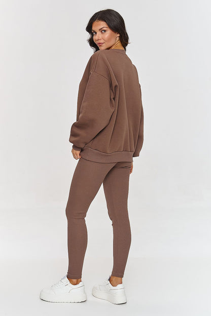 Fitted leggings complementing the luxury women's sweatsuit set by Makadamia, crafted for ultimate comfort and style.