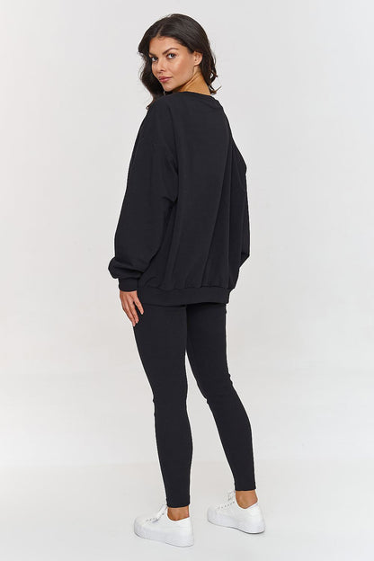 Makadamia luxury tracksuit set, combining a relaxed sweatshirt and trendy leggings for versatile styling.