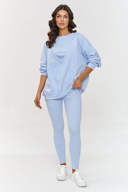 Elegant oversized sweatshirt and fitted ribbed leggings tracksuit set for women by Makadamia, ideal for combining comfort and style.