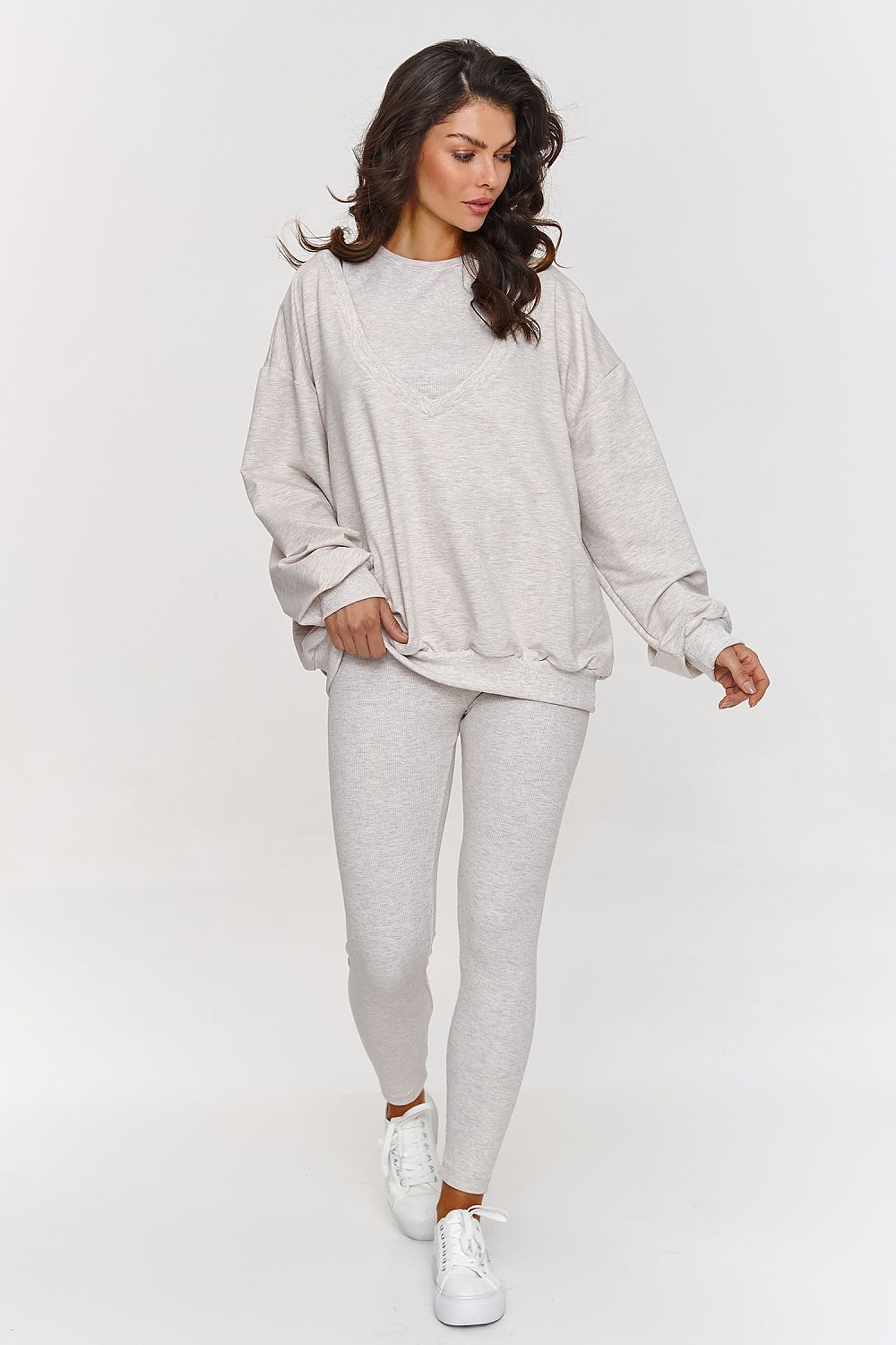 Chic outfit of oversized sweatshirt and ribbed leggings from Makadamia, designed for ultimate comfort and elegance.