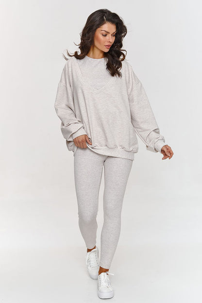 Chic outfit of oversized sweatshirt and ribbed leggings from Makadamia, designed for ultimate comfort and elegance.