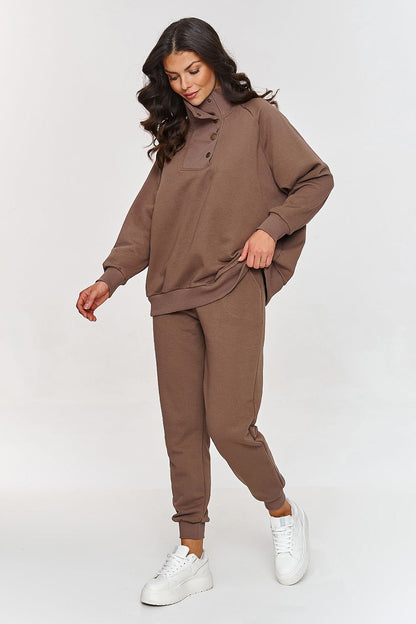 Complete outfit of Makadamia's cotton blend blouse and sweatpants, ideal for chic casual wear and effortless elegance.