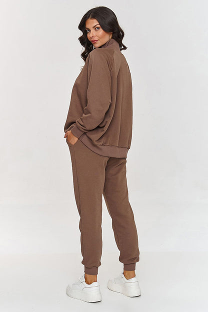 Makadamia's versatile sweatpants and blouse set, made with premium cotton for luxurious comfort in everyday fashion.