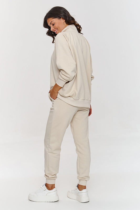 Comfortable sweatpants with ribbed cuffs from Makadamia, featuring a versatile design made from high-quality cotton blend, ideal for chic, everyday comfort.