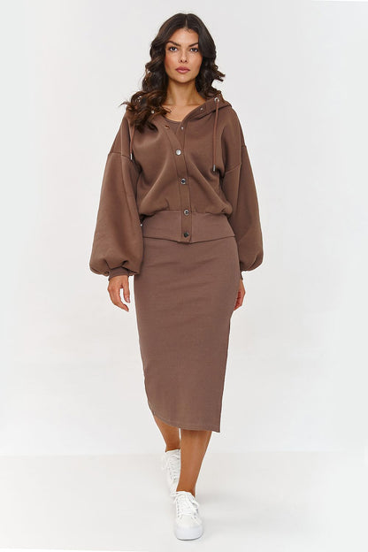 Versatile oversized hoodie from Makadamia, crafted with thick sweatshirt material for ultimate comfort and style.