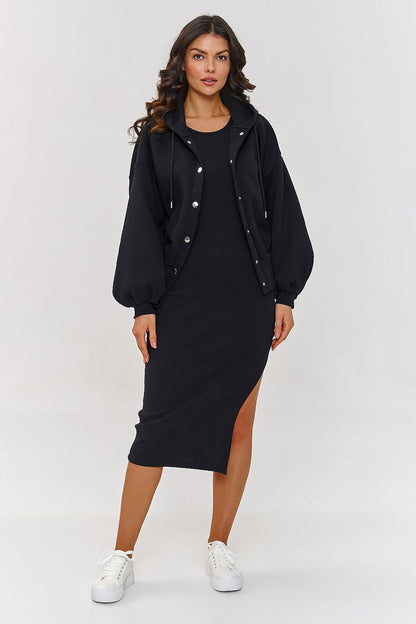 Comfortable and trendy oversized hoodie by Makadamia, featuring ribbed cuffs and a casual, chic design.