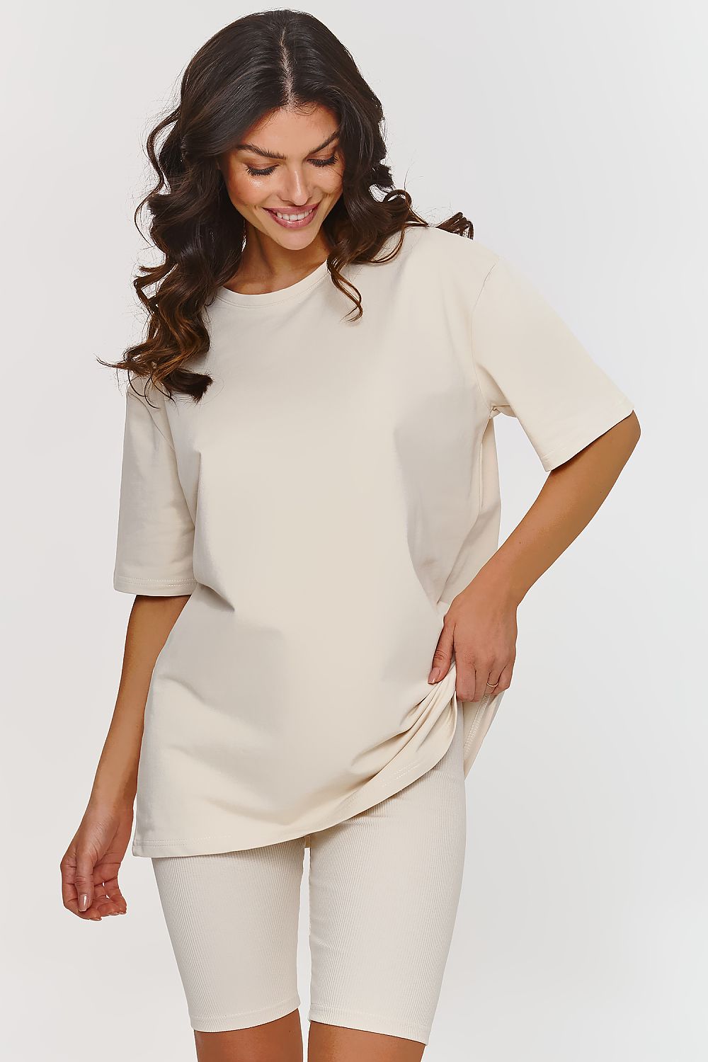 Luxury 2-Piece Cotton T-Shirt and Ribbed Collar Set by Makadamia, featuring an oversized fit and minimalist design, perfect for summer elegance.