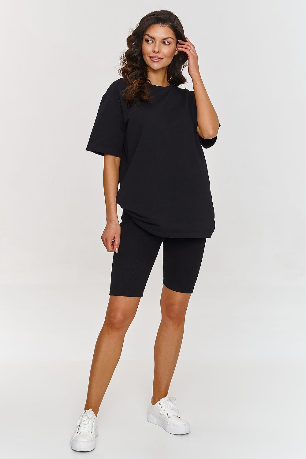 Sophisticated cotton t-shirt and collar set by Makadamia, perfect for casual outings or leisure, featuring luxurious fabric.