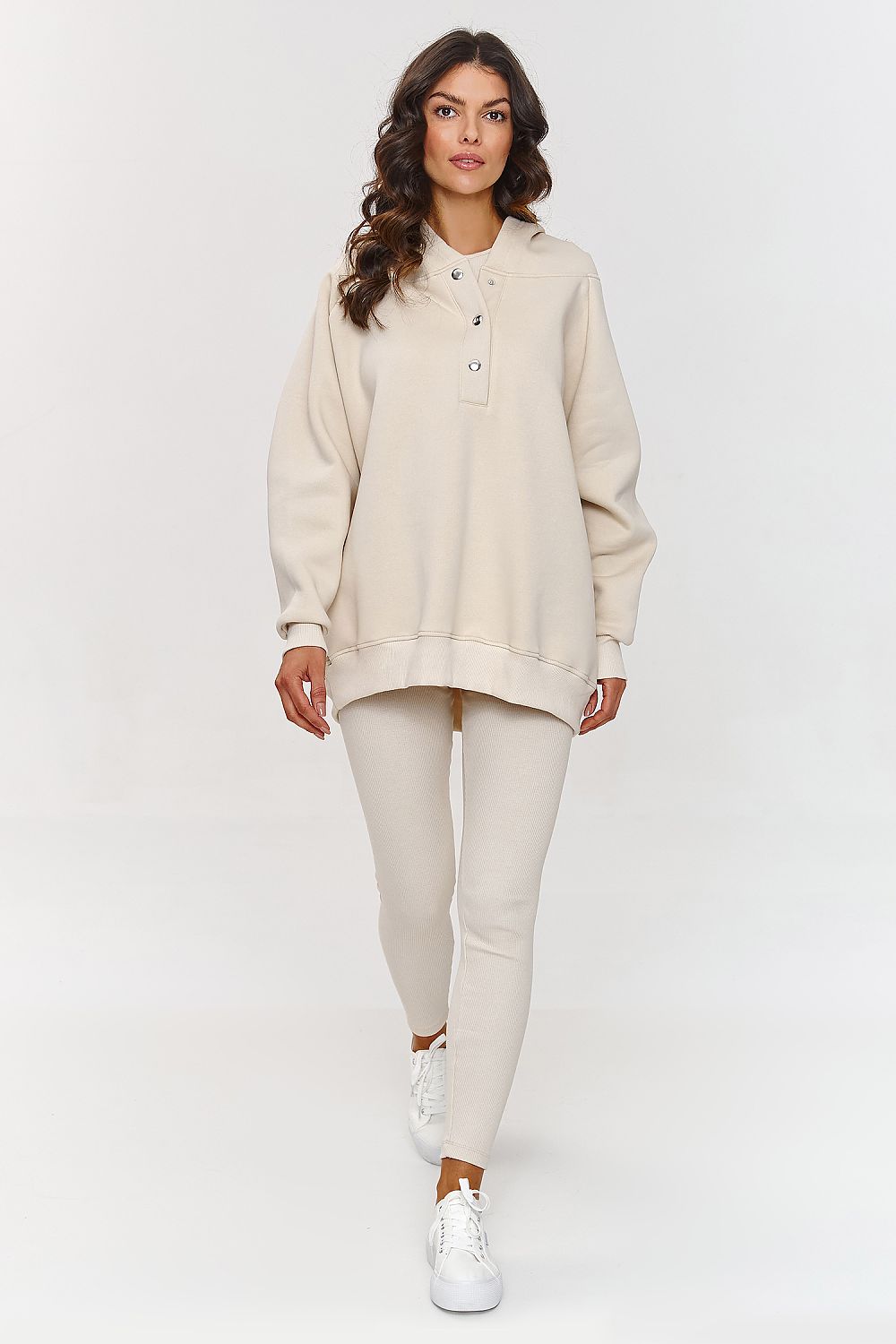 Complete 3-in-1 stylish set by Makadamia showcasing the high-quality cotton sweatshirt, ribbed top, and coordinating leggings for a refined fashion statement.