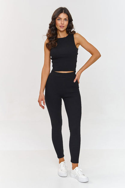 Fashion ensemble by Makadamia, illustrating a complete 3-in-1 style set, harmonising comfort and elegance for the discerning wardrobe.