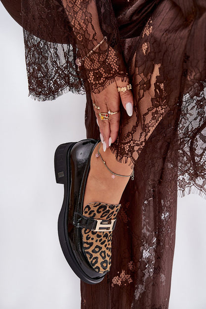 Step in style's Vinceza elegant women's moccasins, featuring a fashionable animal pattern, designed for comfort and sophistication in sizes EU 36-40.