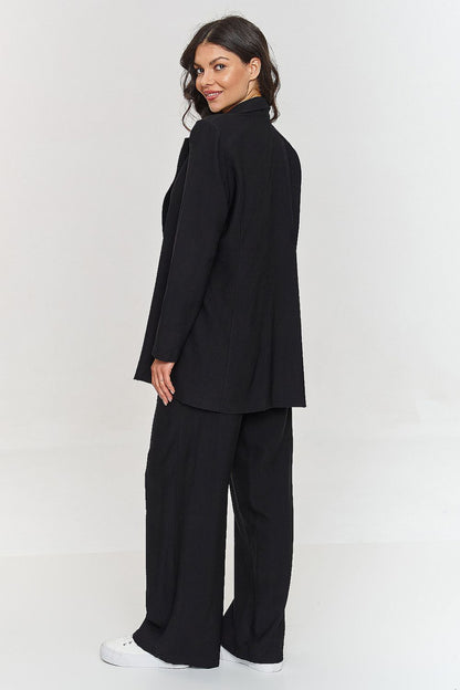 Wide-legged pants for women by Makadamia, flattering fit with an elastic waistband for versatile styling.