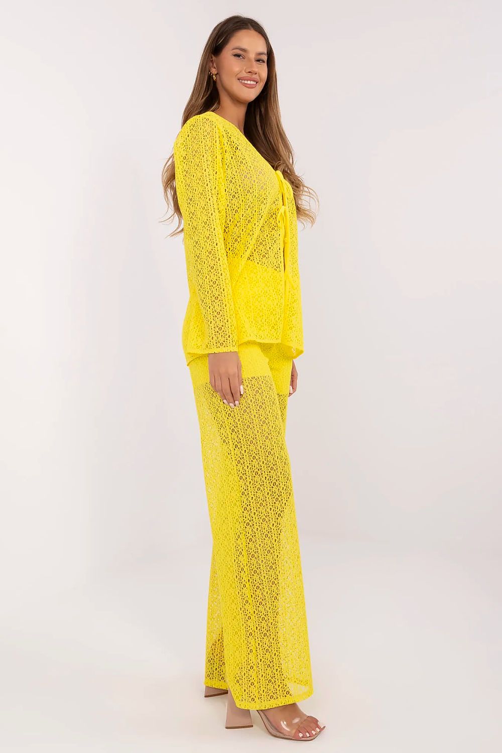 Complete look of the Lakerta openwork set for women, featuring a fashionable combination of breathable materials and a modern silhouette.