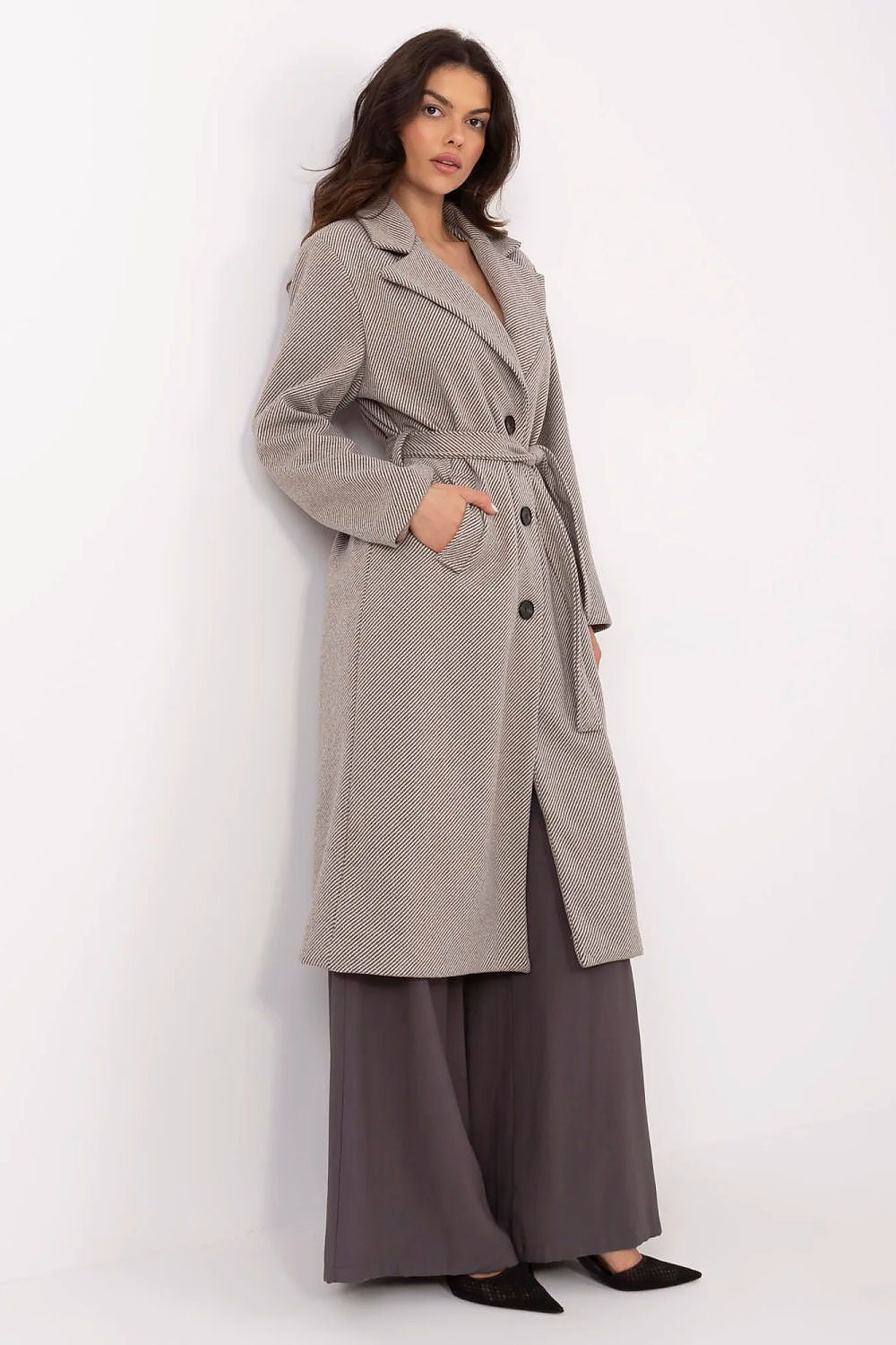 Luxurious women's coat by Italy Moda, made of 95% polyester with a blend of spandex for enhanced comfort and flexibility.