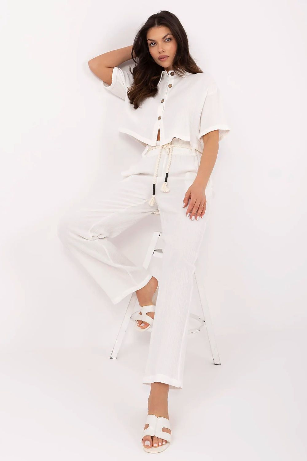 Stylish women's linen viscose set featuring a short-sleeved shirt with collar and high-waisted pants by NM, perfect for casual elegance in everyday wear.