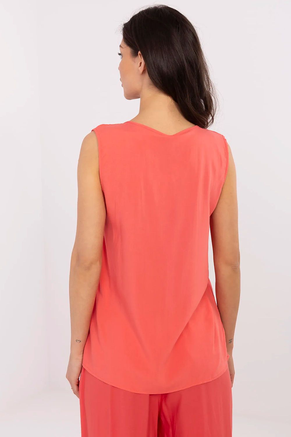 Elegant women’s viscose blouse by Sublevel, showcasing a sleeveless design ideal for sunny days.
