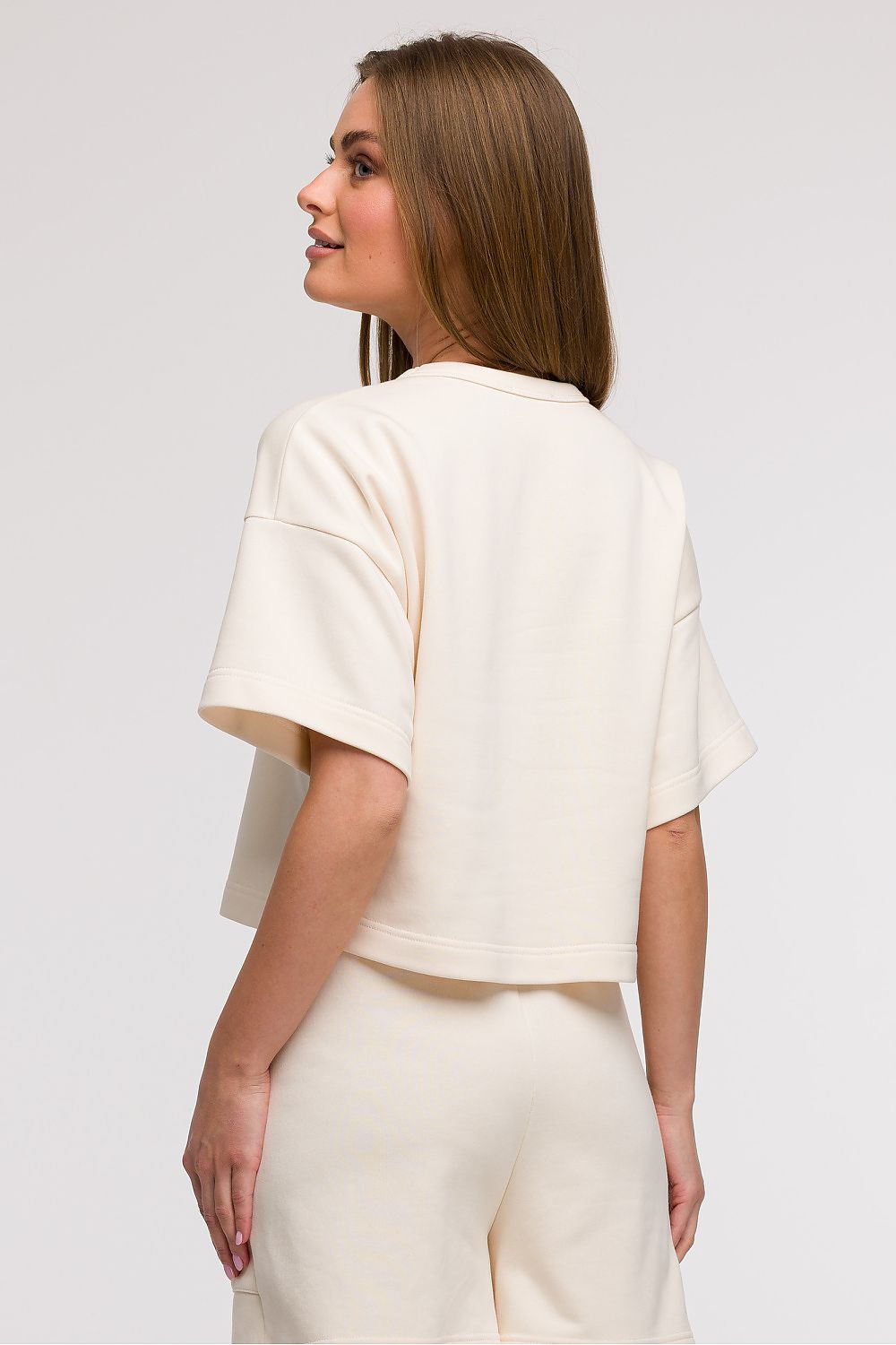 Sophisticated BeWear women's cropped blouse in multiple sizes, featuring a timeless design with a round neckline, perfect for elegant casual outings.