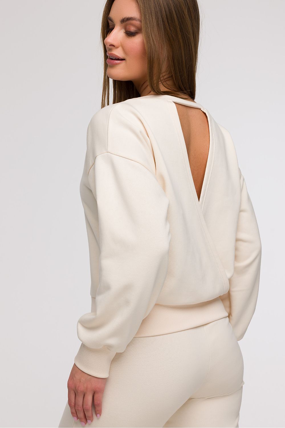 BeWear stylish oversized blouse in soft cotton and polyester blend, designed for sophisticated everyday wear.