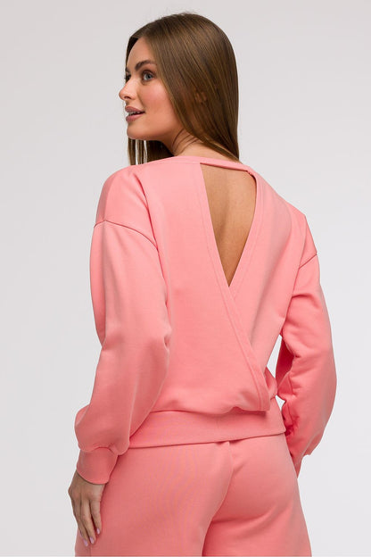 Chic and feminine BeWear blouse, perfect for apple-shaped silhouettes, combining comfort with elegant aesthetic.