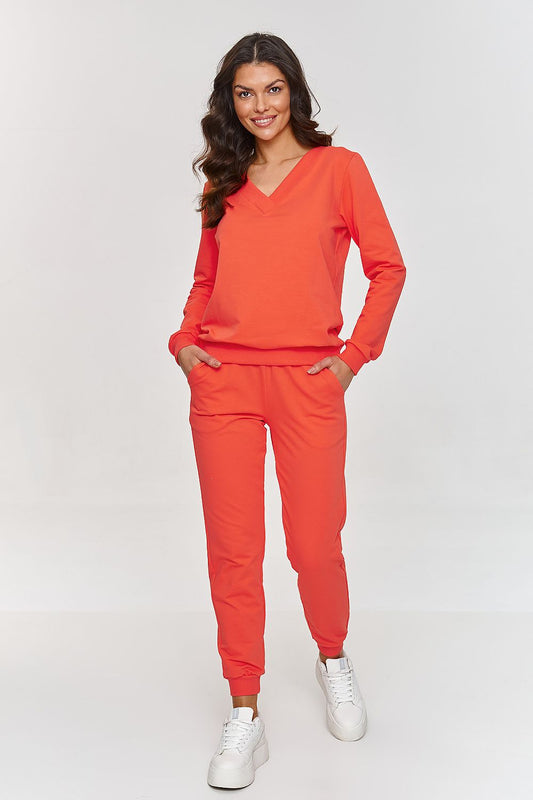 Elegant women's tracksuit set by Makadamia featuring a stylish pullover hoodie with a V-neckline and classic, comfortable pants, ideal for chic and luxurious outfits, available in sizes EU 36-42.