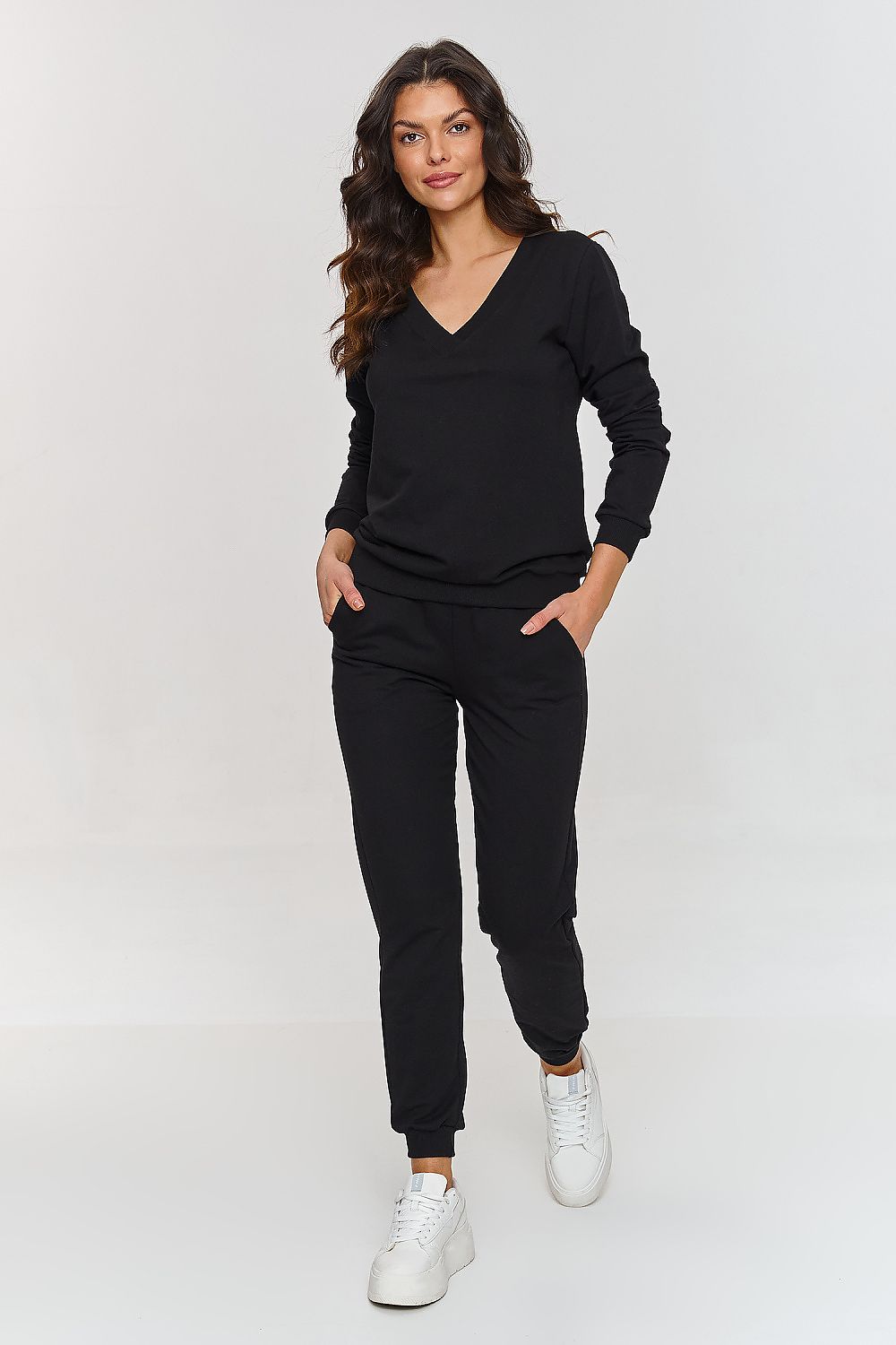 Elegant Women's Tracksuit Set by Makadamia featuring a chic pullover hoodie with ribbed V-neckline and classic pants, perfect for sophisticated outfits.