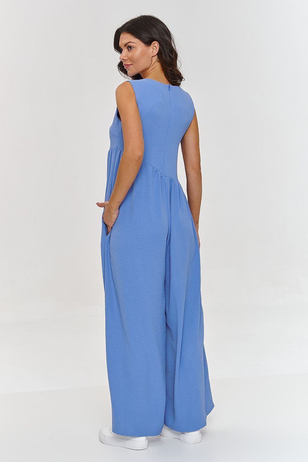 Chic Makadamia Maxi Jumpsuit in EU sizes 36-42, perfect for trendy yet comfortable spring and summer fashion.
