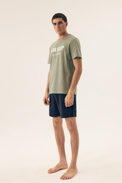 Chic Henderson men's pyjama ensemble available in sizes M to XXL, perfectly blending style and comfort for the discerning gentleman.