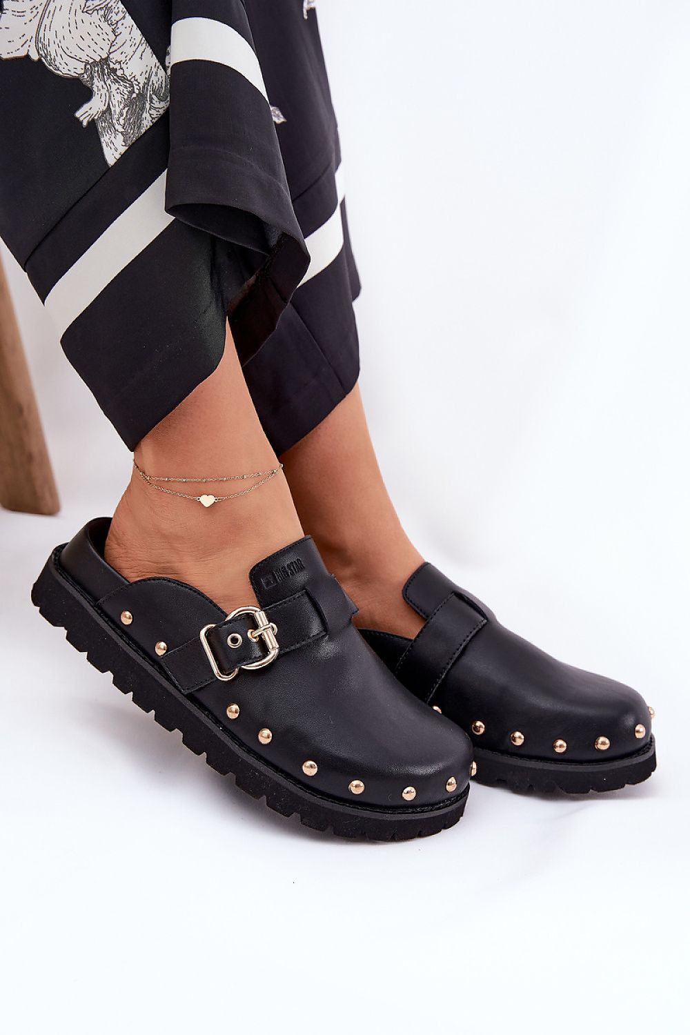 Luxury women's clogs sandals from Step in style made of natural leather, featuring a 4 cm platform and studded design, perfect for summer fashion.