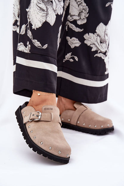 Step in Style luxury women's leather clogs sandals featuring a 4 cm platform, ideal for comfort and elegance.