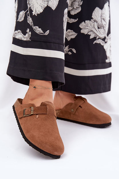 Luxury women's suede platform sandals by Big Star, showcasing a chic design with a 3.5 cm platform for ultimate comfort and style, perfect for everyday wear.